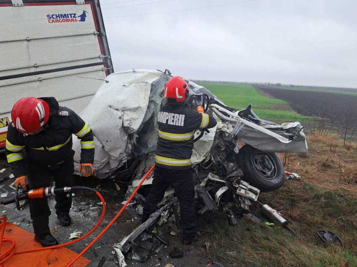 Accident înfiorător pe „Drumul Morții”. Un șofer, în vârstă de 48 de ani, a murit. Era captiv între fiarele mașinii