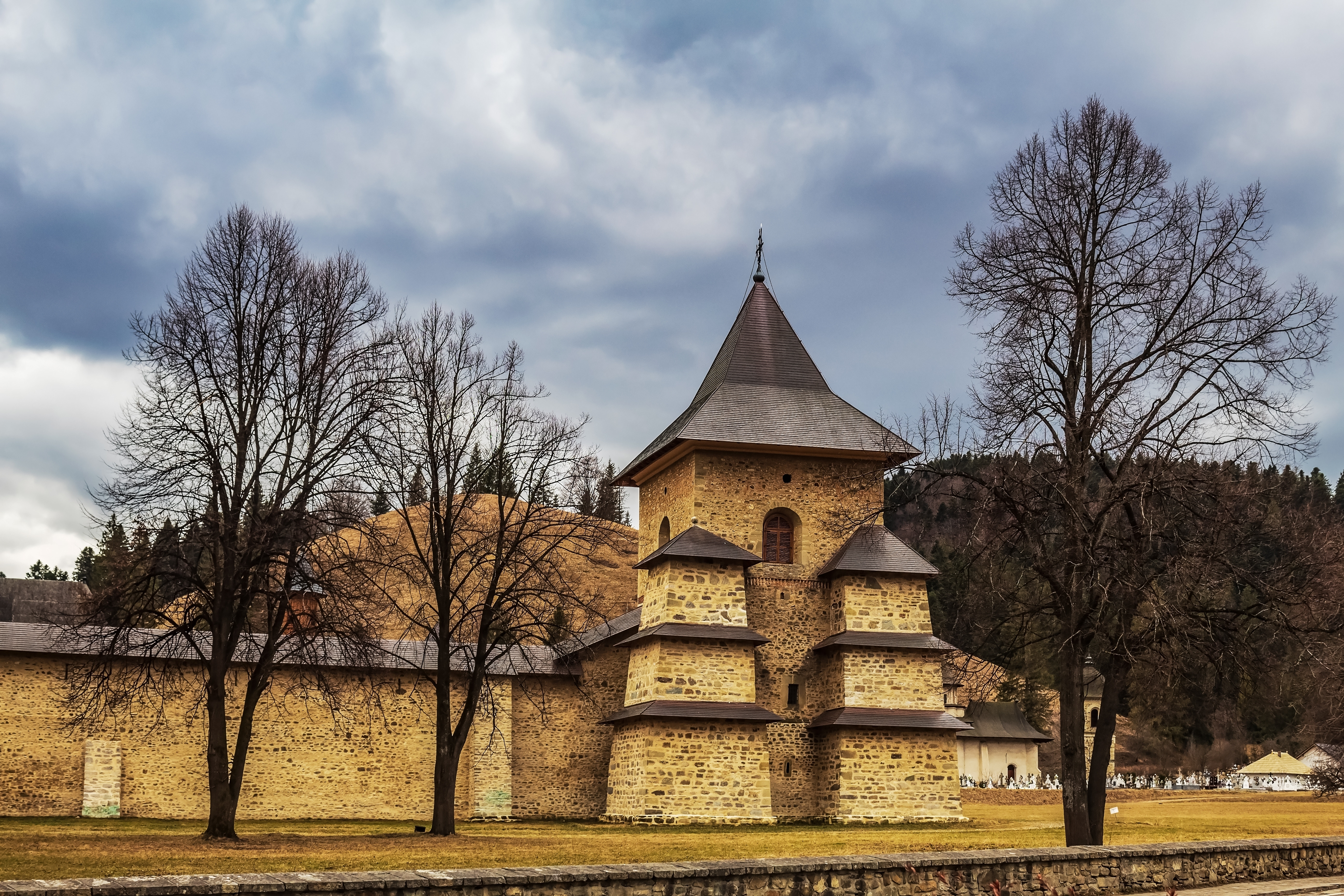 Mănăstirea din România care ascunde legende fascinante în jurul său și un trecut plin de culoare. Nu trebuie ratată de nimeni