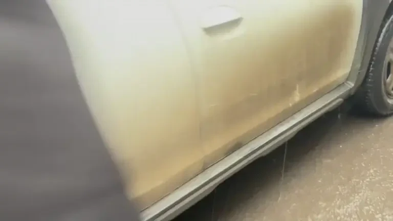 Un bărbat, acuzat că a mutilat zece persoane în urma unor așa-zise operații estetice. Poliția face percheziții