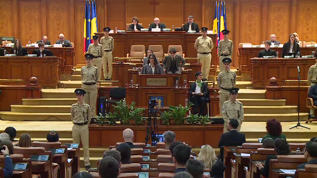 Camera Deputaților a devenit „sală de judecată”. Zeci de elevi au pus în scenă procesul „arhitectului” Holocaustului