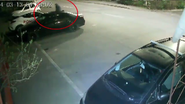 Anchetă a poliţiştilor, după ce 24 de maşini au fost găsite cu anvelopele tăiate, pe o stradă din Arad