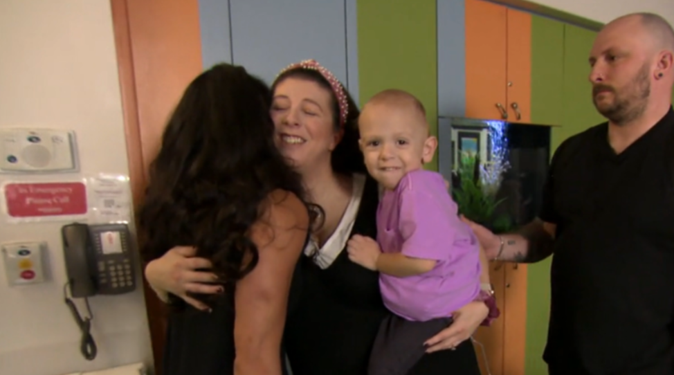 O profesoară și-a donat un rinichi unui copil pe care nu îl cunoștea. Băiețelul de un an s-a născut cu o boală rară