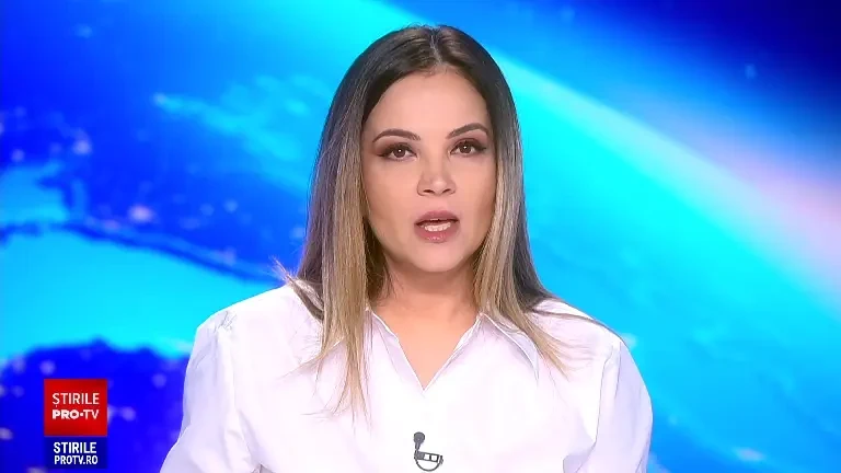 Imagini incredibile în Cluj. Un individ, cu un copil de mână, face slalom printre mașini și ignoră pericolul