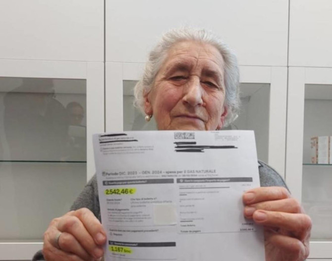 O pensionară a primit o factură de 2.542 de euro la gaze. „Facturile sunt umflate de 4 sau 5 ori”
