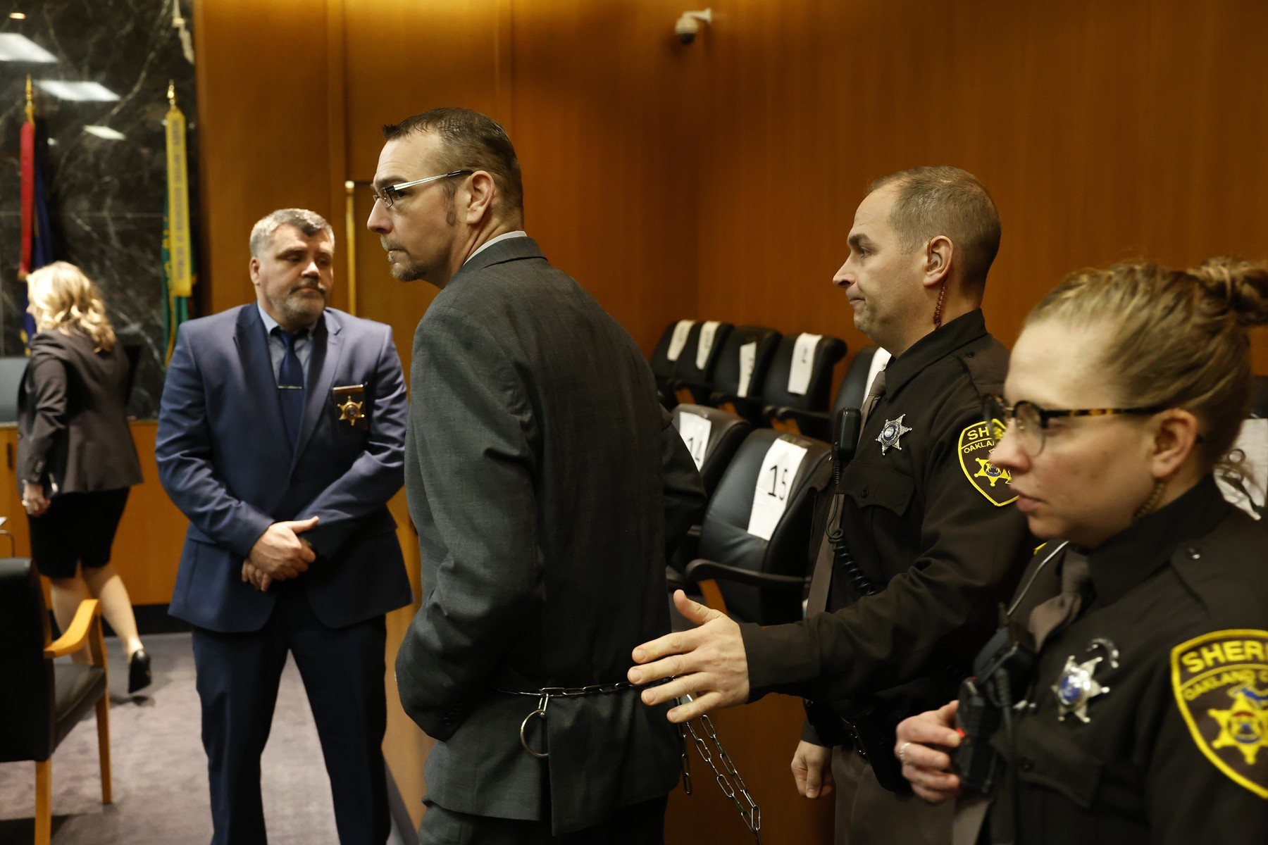 Tatăl unui adolescent care și-a împușcat mortal patru colegi de școală în SUA, găsit vinovat de omor prin imprudență