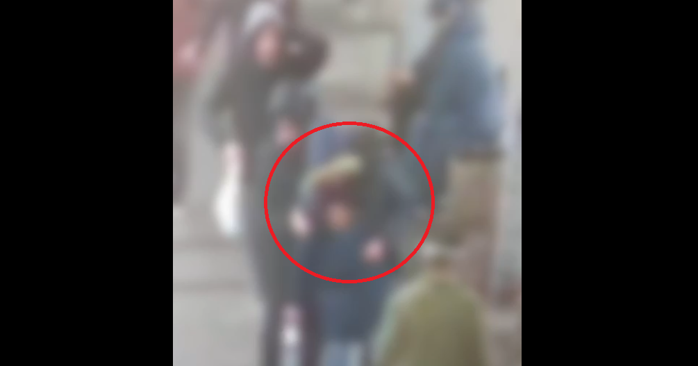 Un hoț de portofele a fost prins în flagrant, în București. Jefuise o fată de 19 ani într-un tren. VIDEO