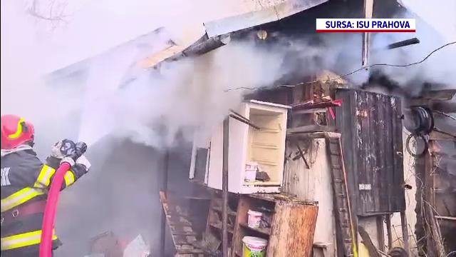 Incendiu la Vălenii de Munte. O locuință și mai multe anexe gospodărești au luat foc