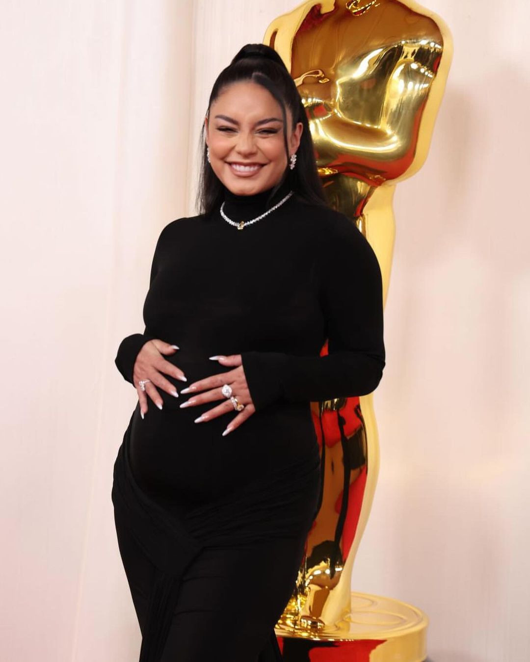 Vanessa Hudgens este însărcinată. Cum s-a afișat actrița în fața fanilor. GALERIE FOTO