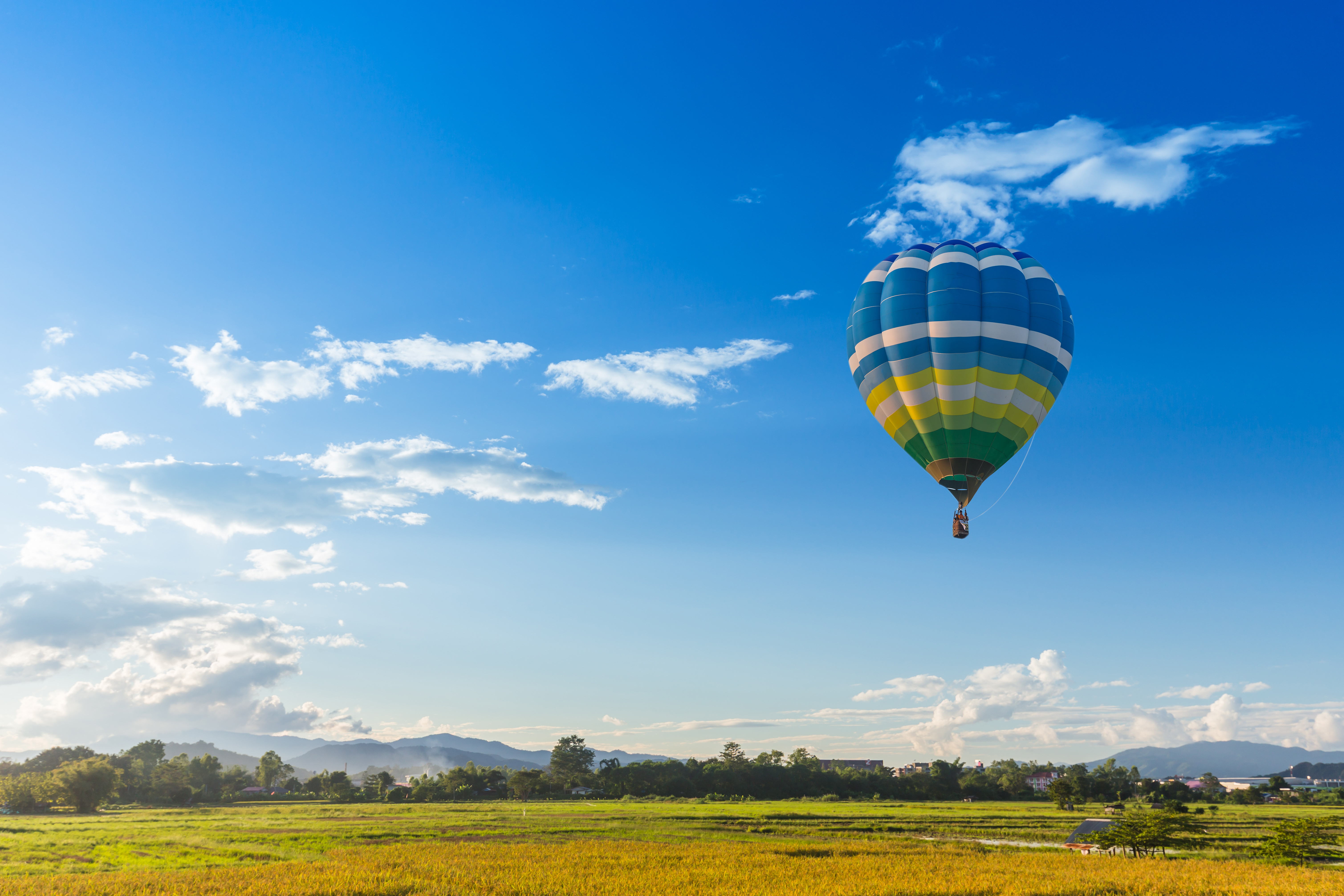 Cel puţin 8 persoane au murit după ce un balon cu aer cald a luat foc în aer, în Brazilia. VIDEO