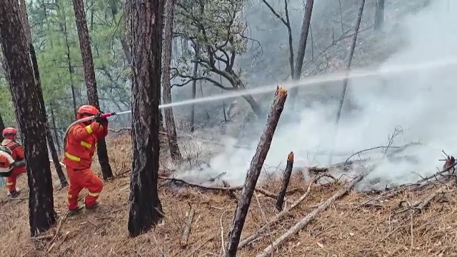 Incendiile de vegetație fac prăpăd în sud-vestul Chinei. Cel puțin 3.000 de oameni au fost evacuați