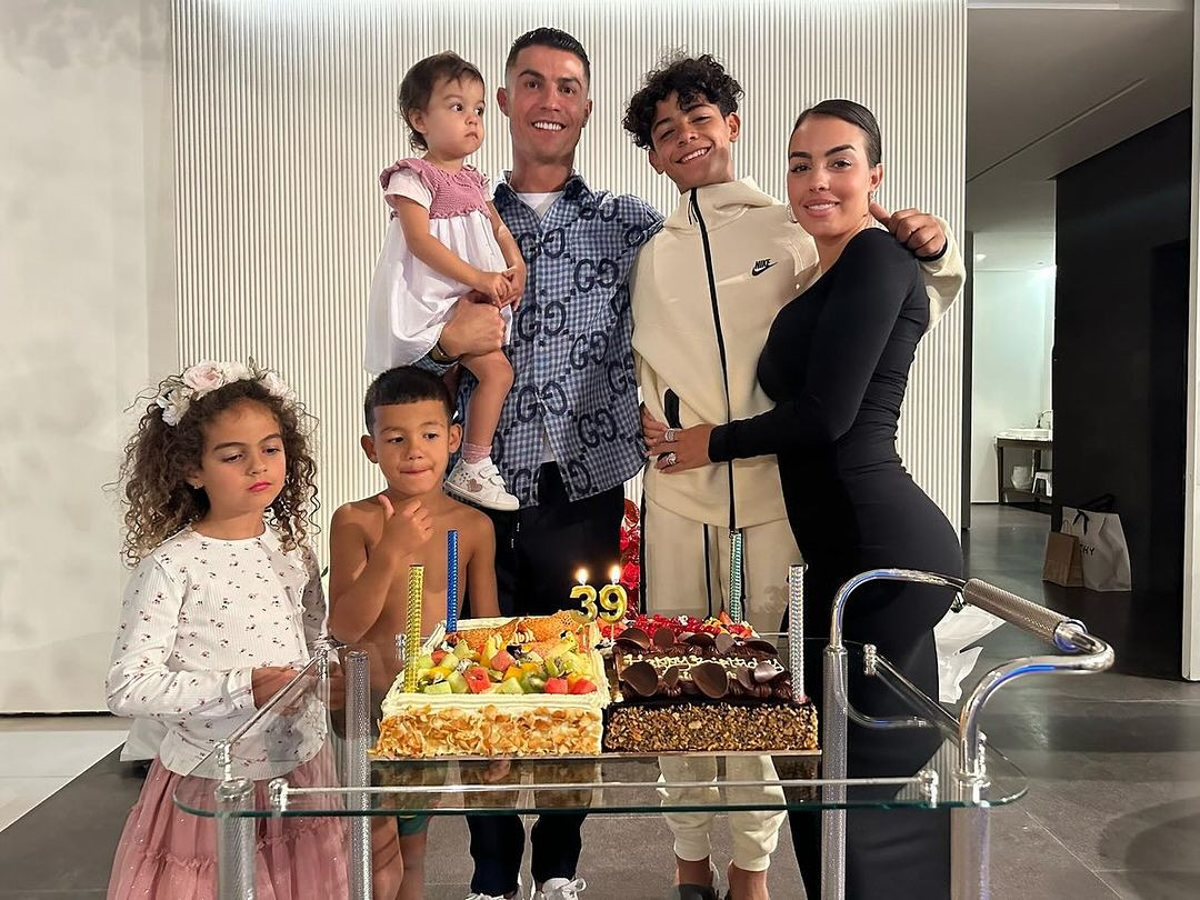 Cristiano Ronaldo este un tătic model. Mesajul emoționant transmis de fotbalist aflat în vacanță cu familia. „Aproape de rai”