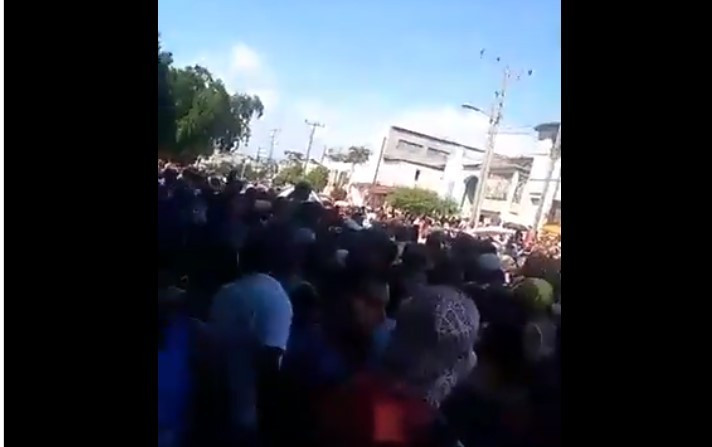 VIDEO. Țara în care oamenii au ieșit în stradă și au cerut "lumină şi mâncare". Reacția președintelui