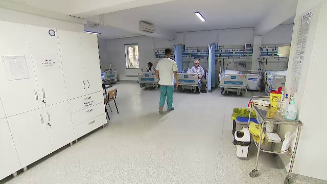 Gardă la spital plătită cât salariul minim pe o lună, în România. Spitalele din țară sporesc beneficiile ca să atragă medici