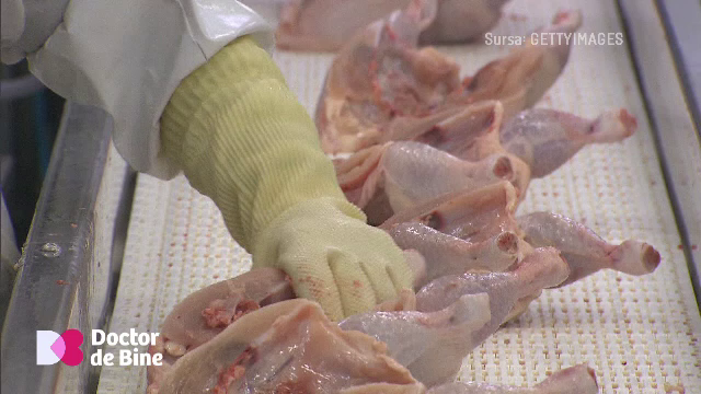 De ce nu trebuie să ții niciodată carnea de pui lângă alte alimente. Mulți nu știu ce se întâmplă în congelator