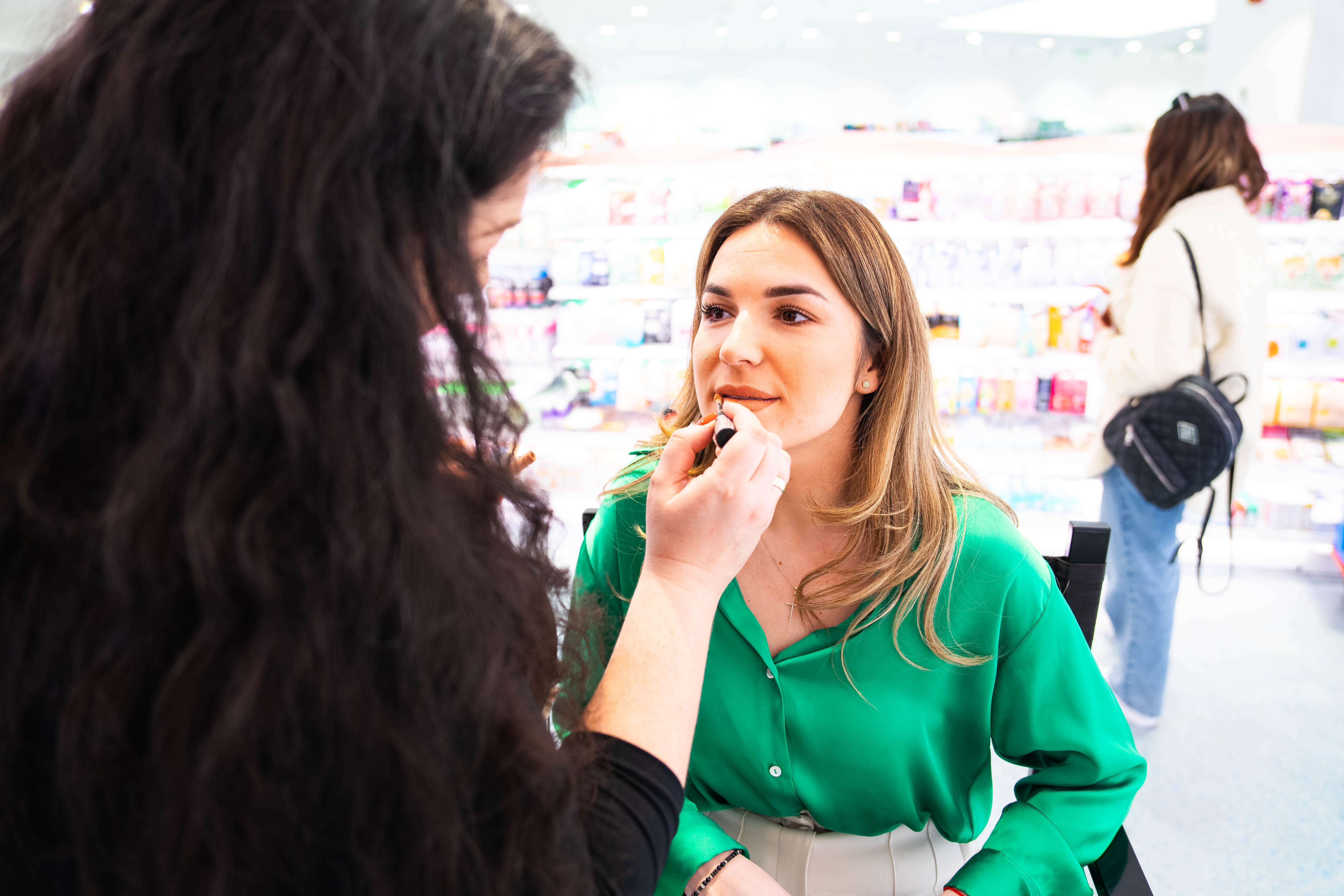 (P) De Ziua Femeii, dm și-a răsfățat clientele cu surprize și cadouri