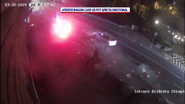 Momentul accidentului șocant din Brașov. Un șofer a doborât un stâlp, mai multe bănci și ghivece. Patru tineri, răniți