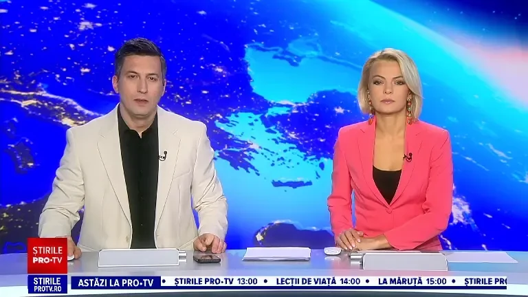 Incendiu violent la o locuință situată pe o stradă din Buzău. Pompierii încearcă să afle de la ce a pornit focul