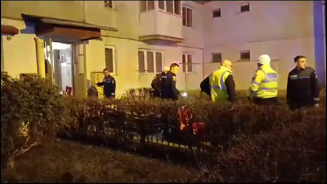 Un bărbat și-a ucis soția în scara blocului, în Botoșani. Fiica lor i-a găsit pe amândoi într-o baltă de sânge