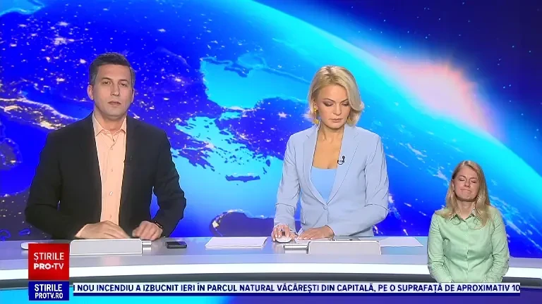 Momentul în care un motociclist este lovit de două mașini. O altercație în trafic a dus la un gest premeditat