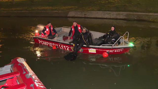 Un bărbat care ar fi căzut în Canalul Bega, căutat de autorități. Ce au găsit la marginea canalului