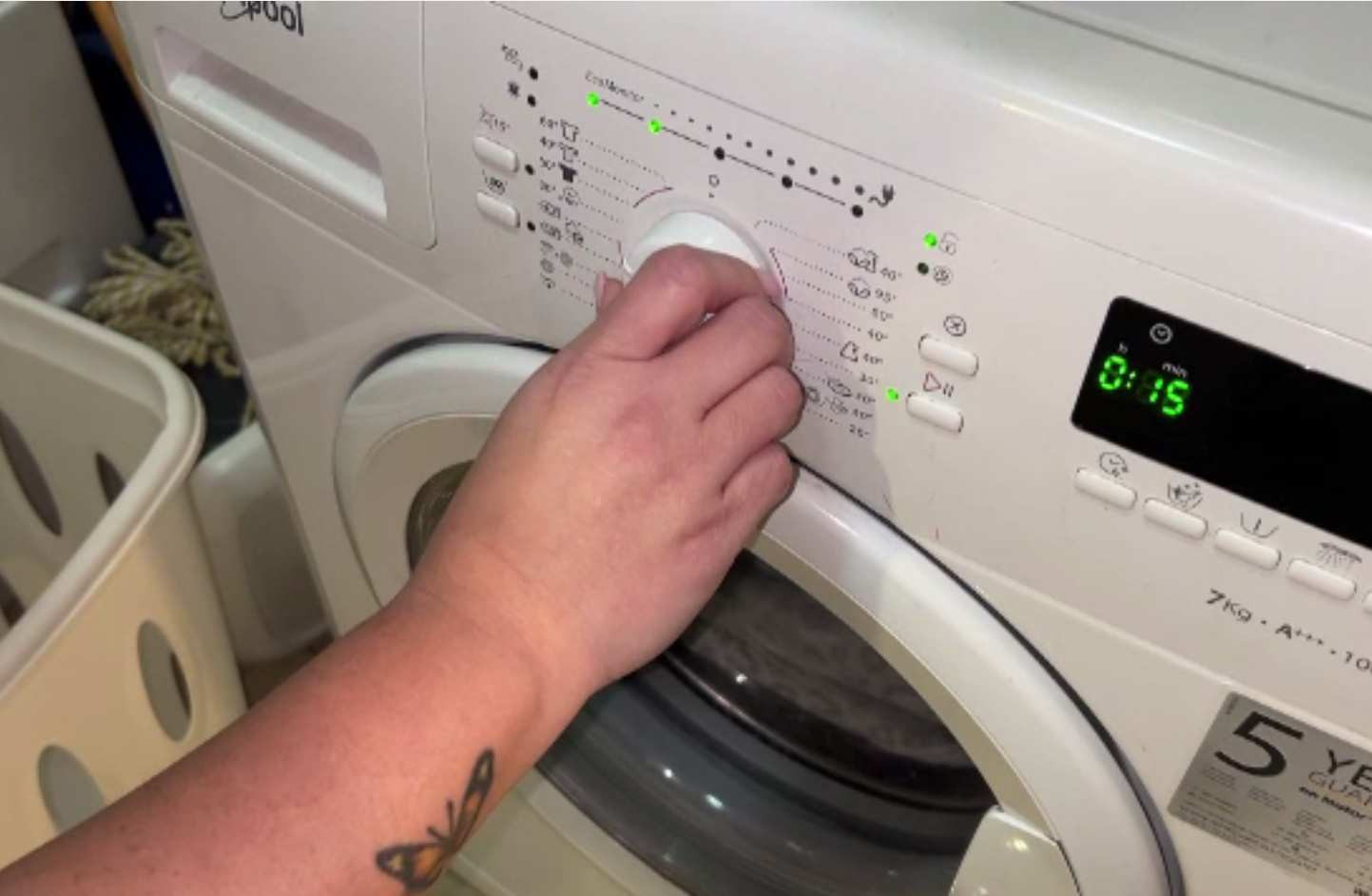 Sfaturile experților pentru reducerea consumului electric din casă cu până la 50%. Top 7 aparate „mâncătoare” de curent