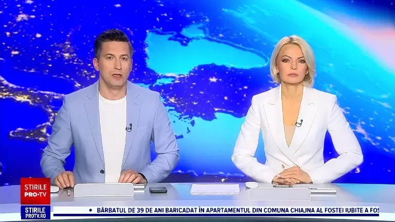 Momentul în care un balon cu aer cald lovește o linie de înaltă tensiune. Coșul în care se aflau trei oameni s-a prăbușit