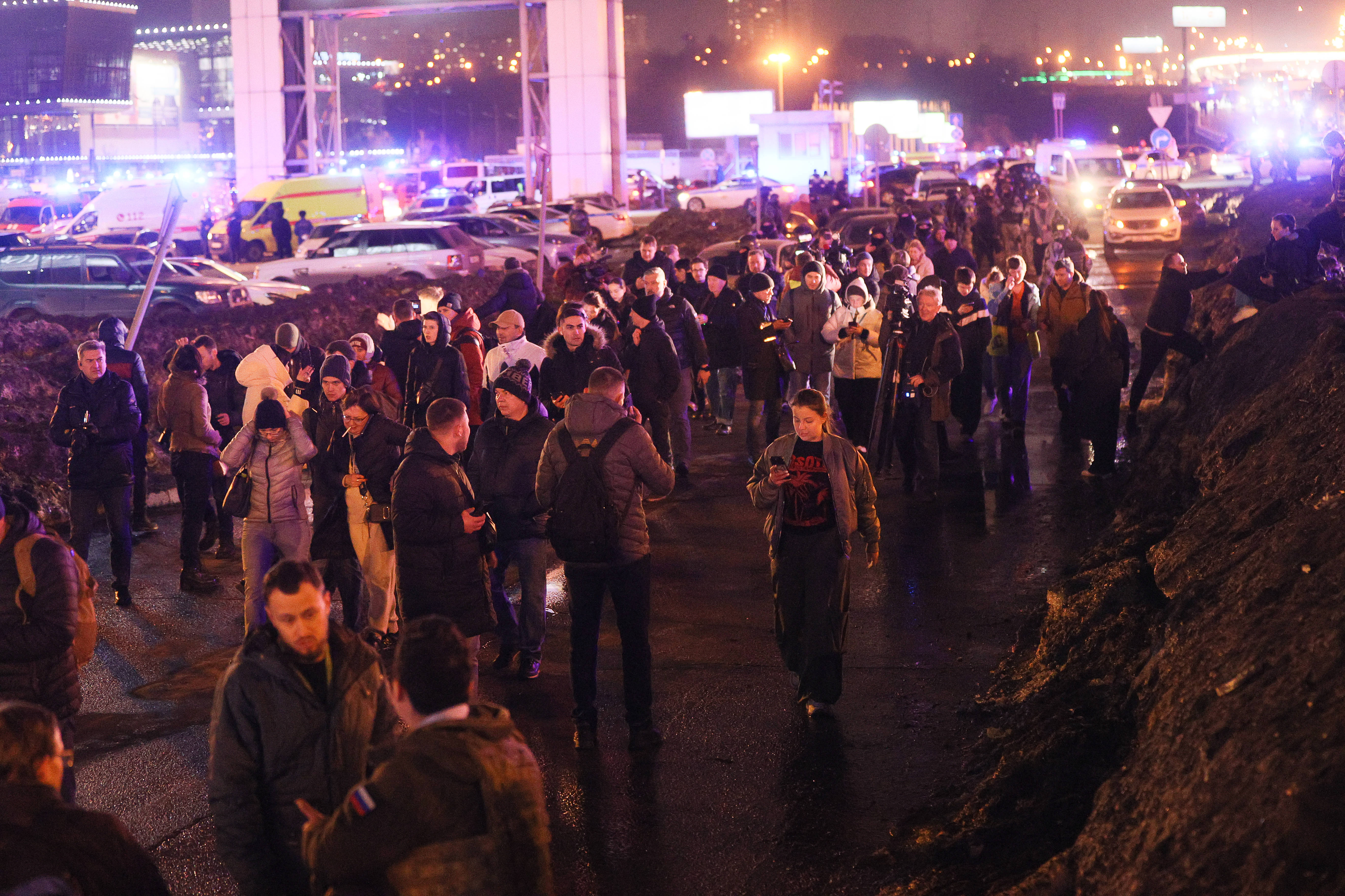 Scene terifiante la Moscova, după atentat. „Multe mame au fost găsite moarte ţinându-şi copiii la piept"