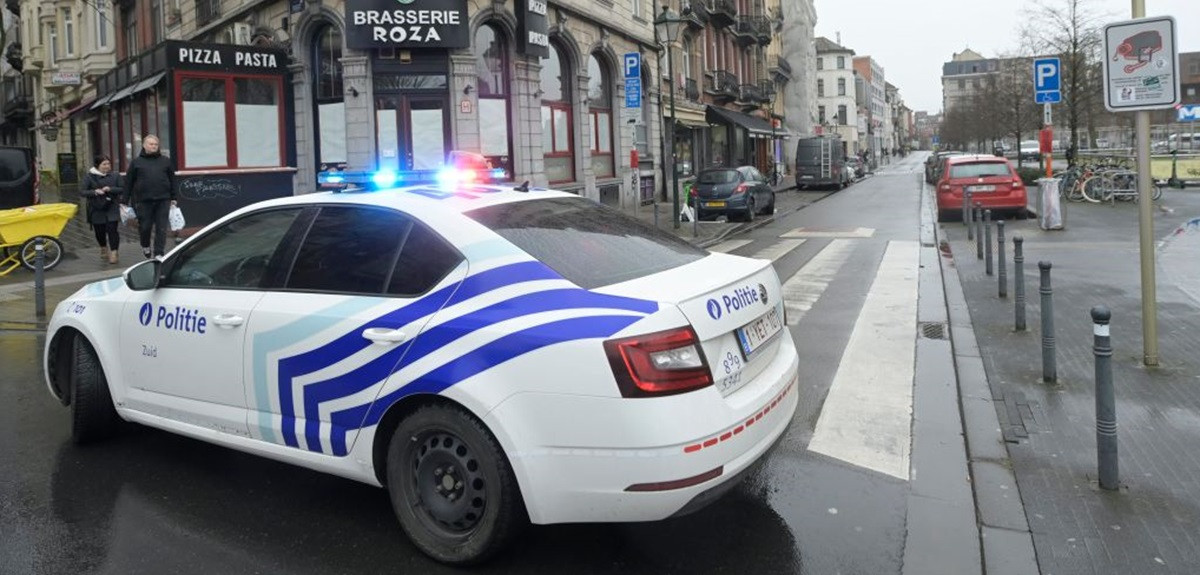 Un adolescent adept al extremei drepte, suspectat de plănuirea unui atentat terorist la o moschee, arestat la Bruxelles