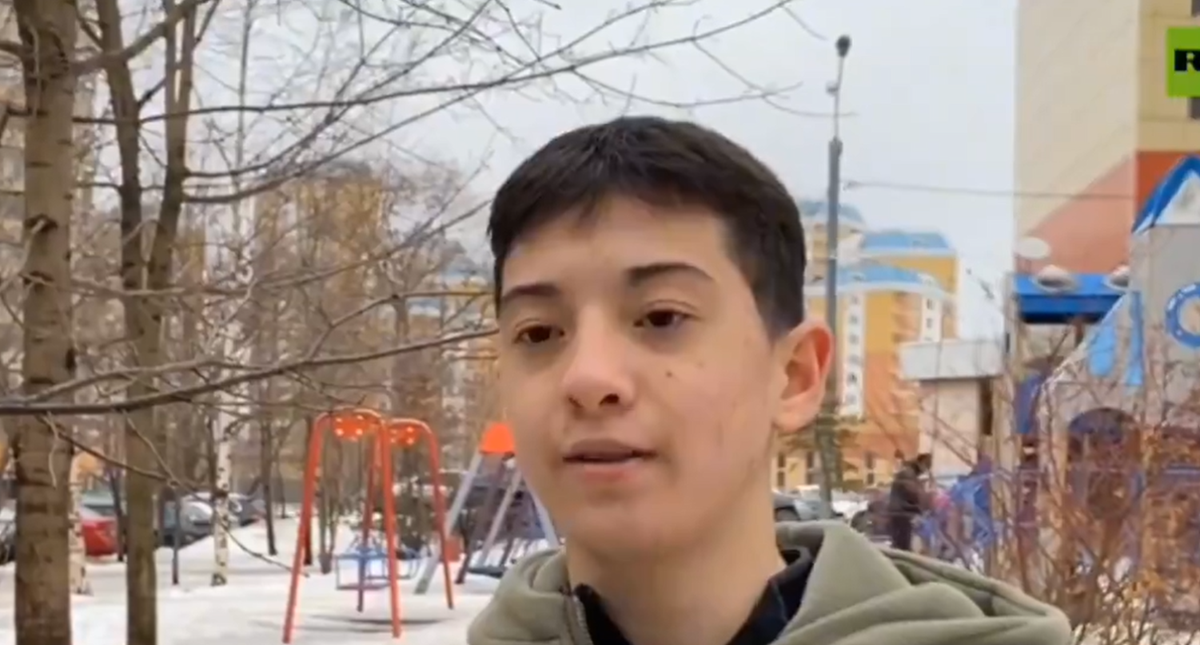 Erou la doar 15 ani. Un adolescent musulman a salvat peste 100 de persoane din infernul de la Moscova. "Sunt în stare de șoc"