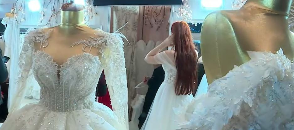 „Să fie prințesistică. Așa cum sunt eu”. În funcție de ce criterii își aleg viitoarele mirese rochiile din ziua nunții