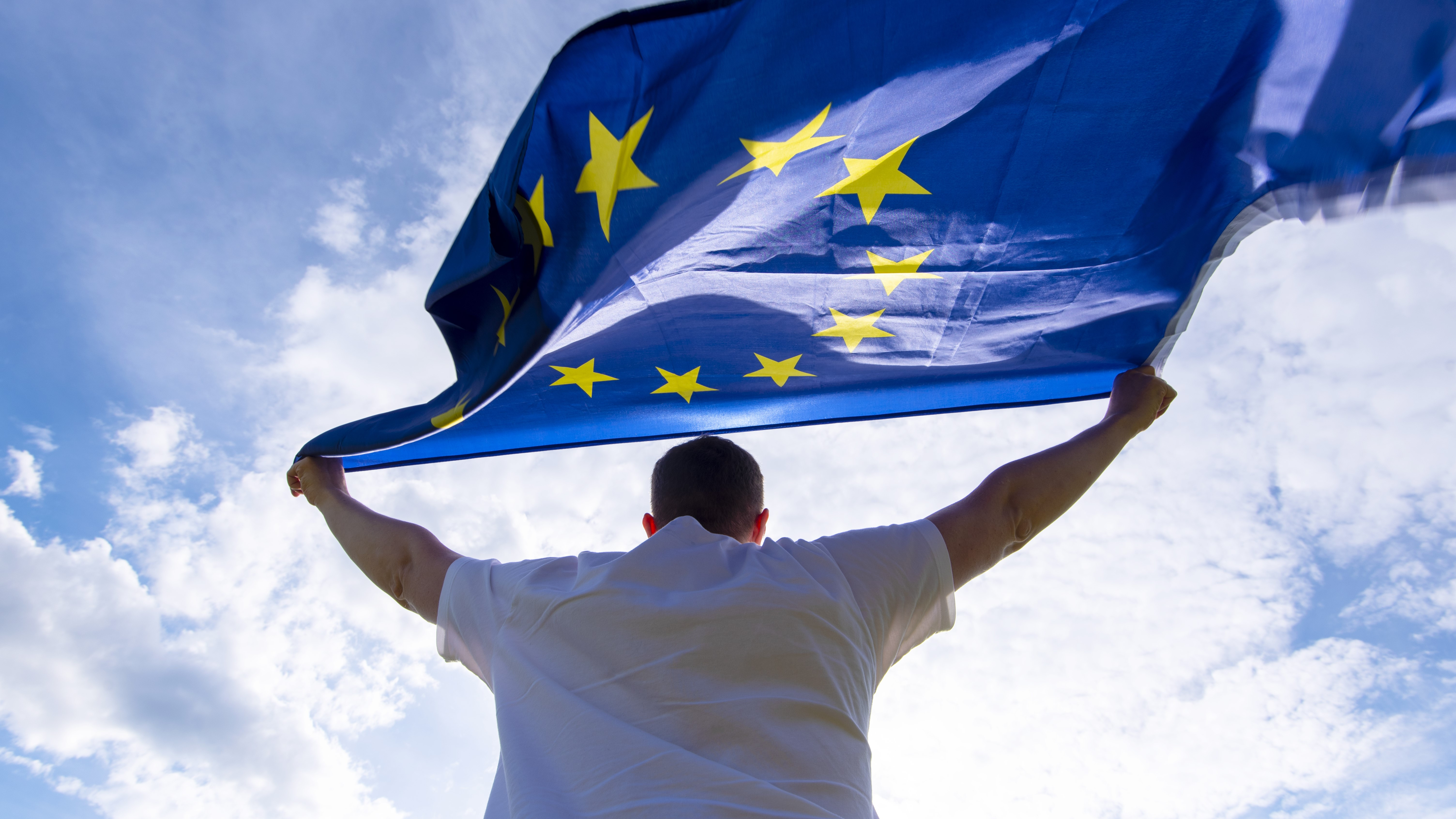 O echipă de elevi români, premiată de Comisia Europeană pentru crearea unei platforme de dezbateri pentru tineri