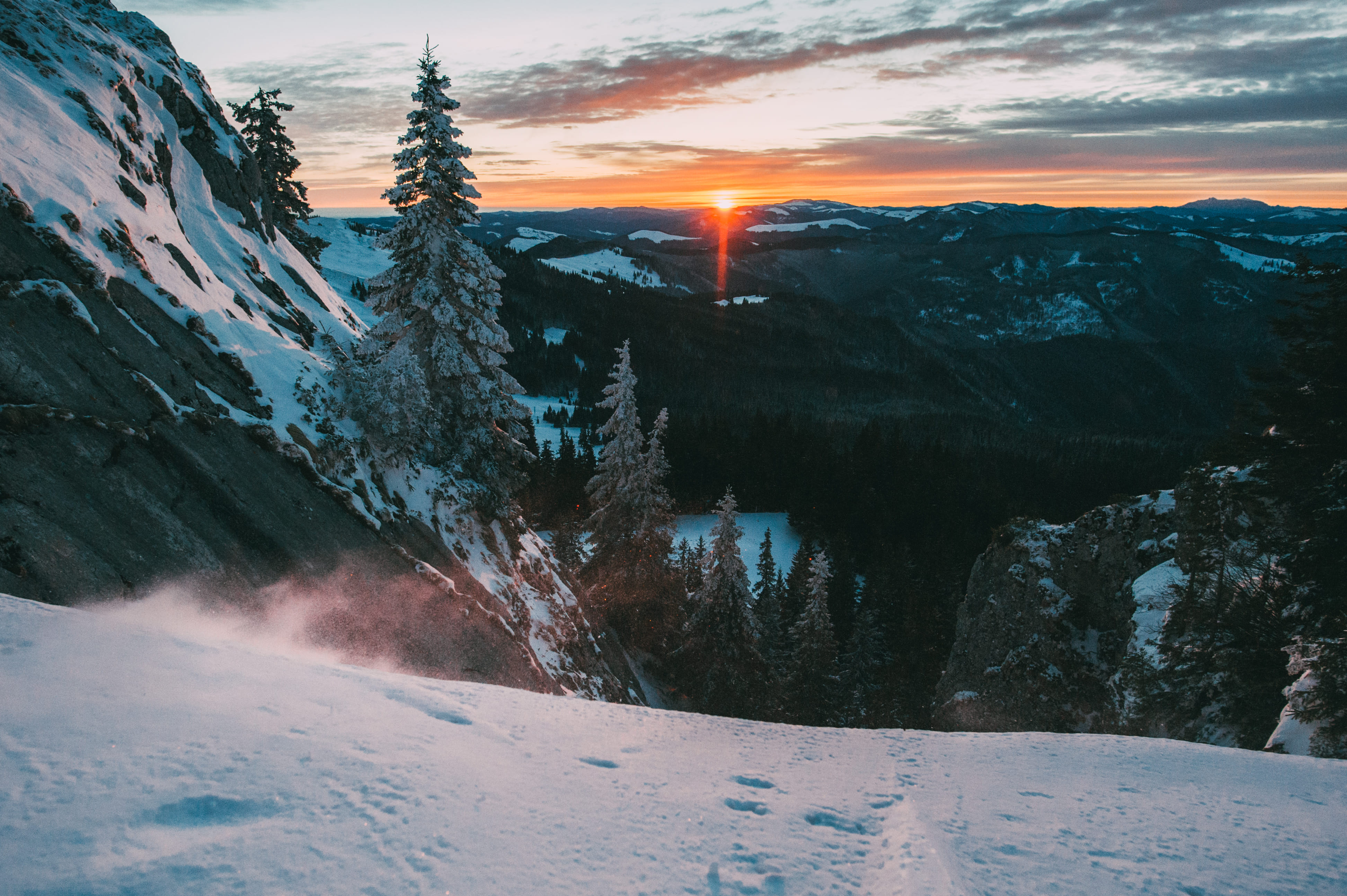 Stațiunea din România care are peste 100 de zile cu zăpadă pe an. Este locul ideal pentru iubitorii sporturilor de iarnă