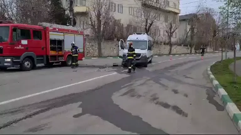 Plan Roşu de Intervenţie în Constanţa. Un autoturism și un microbuz, implicate în accident. 15 copii, evaluați