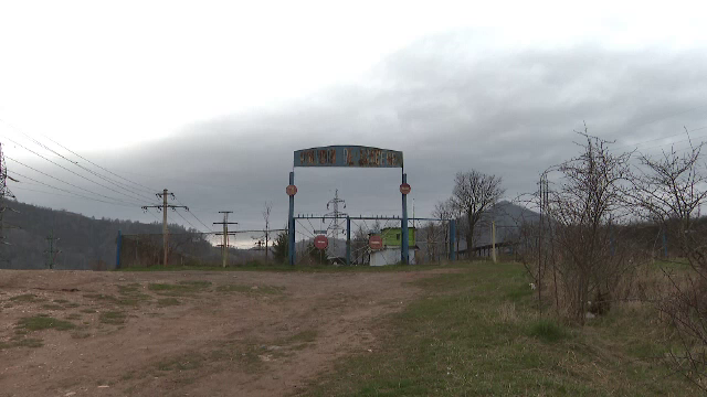 Cine era femeia găsită moartă pe un teren viran, la marginea orașului Petroșani. Cadavrul era pe jumătate dezbrăcat