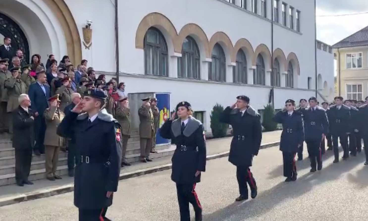 Perioada de înscriere la colegiile militare s-a prelungit. Tinerii nu mai vor disciplina cazonă