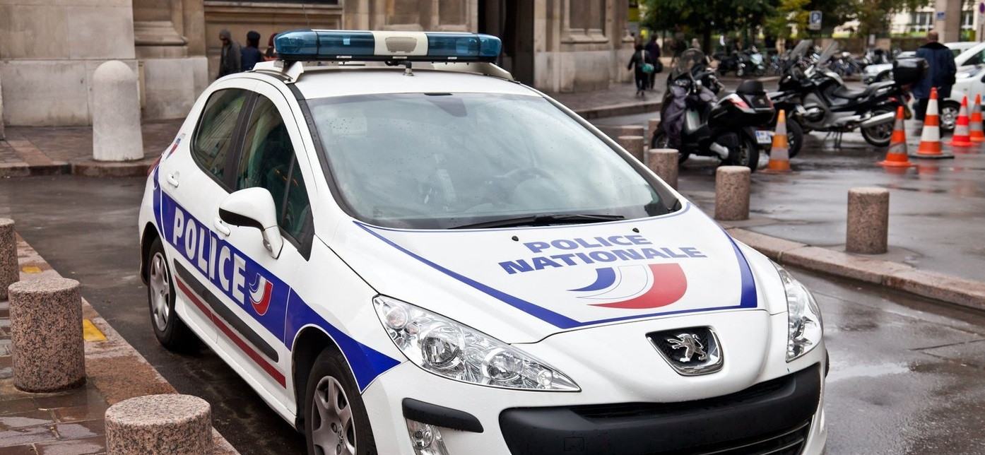 Adolescent de 17 ani arestat în Franța. Pregătea atentate jihadiste la reședința lui Macron și alte ținte