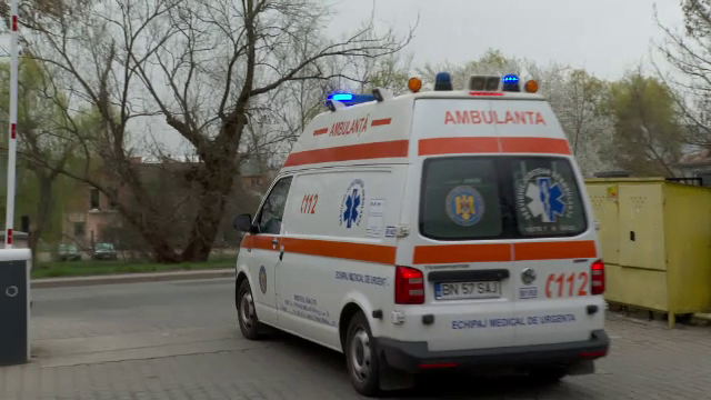 O tânără din Bistrița-Năsăud, care nu știa că este însărcinată cu gemeni, a născut în drum spre spital