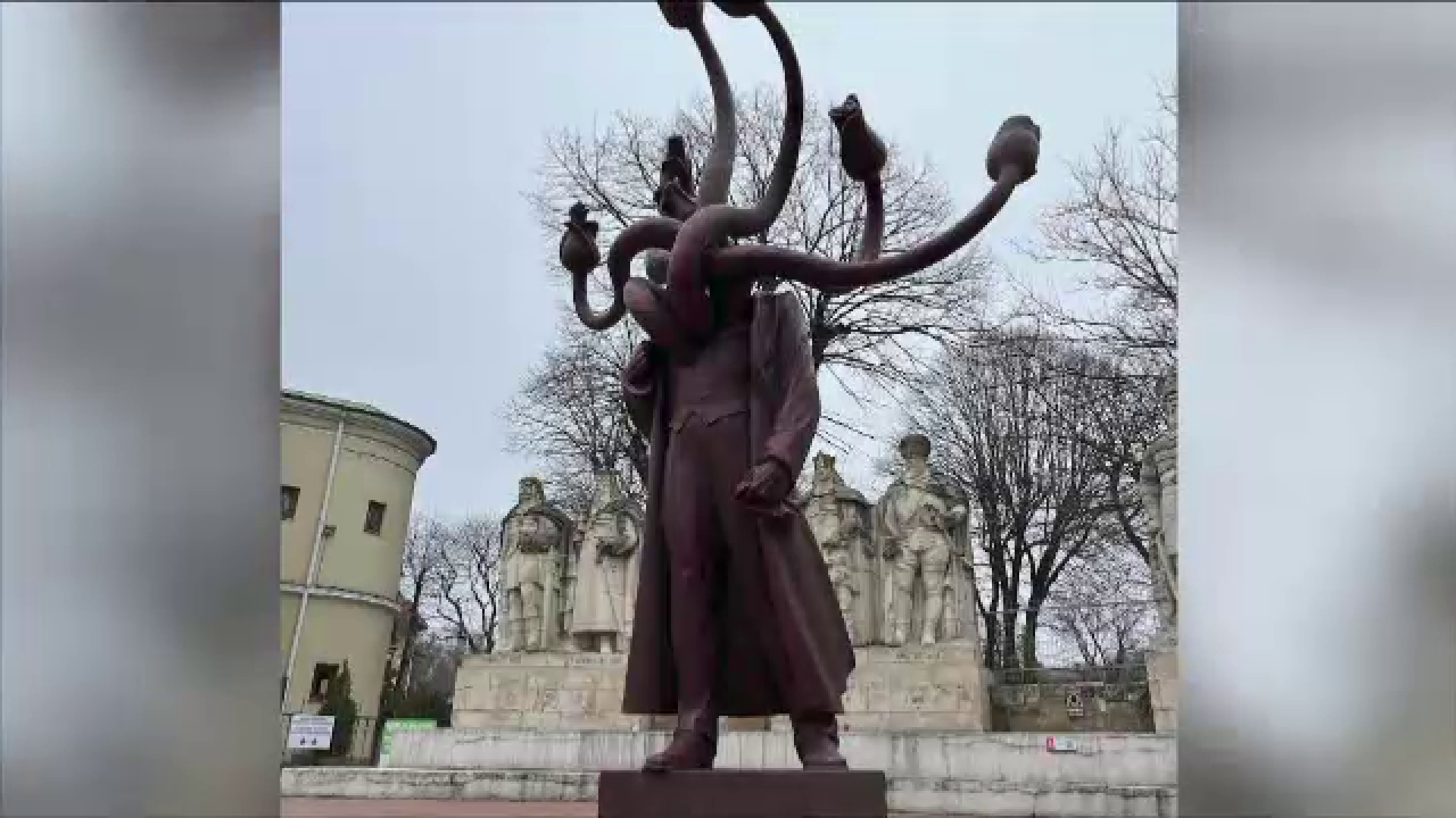 Suma uriașă cu care s-a vândut sculptura „Hidra”, luată în șuturi de ieșeni