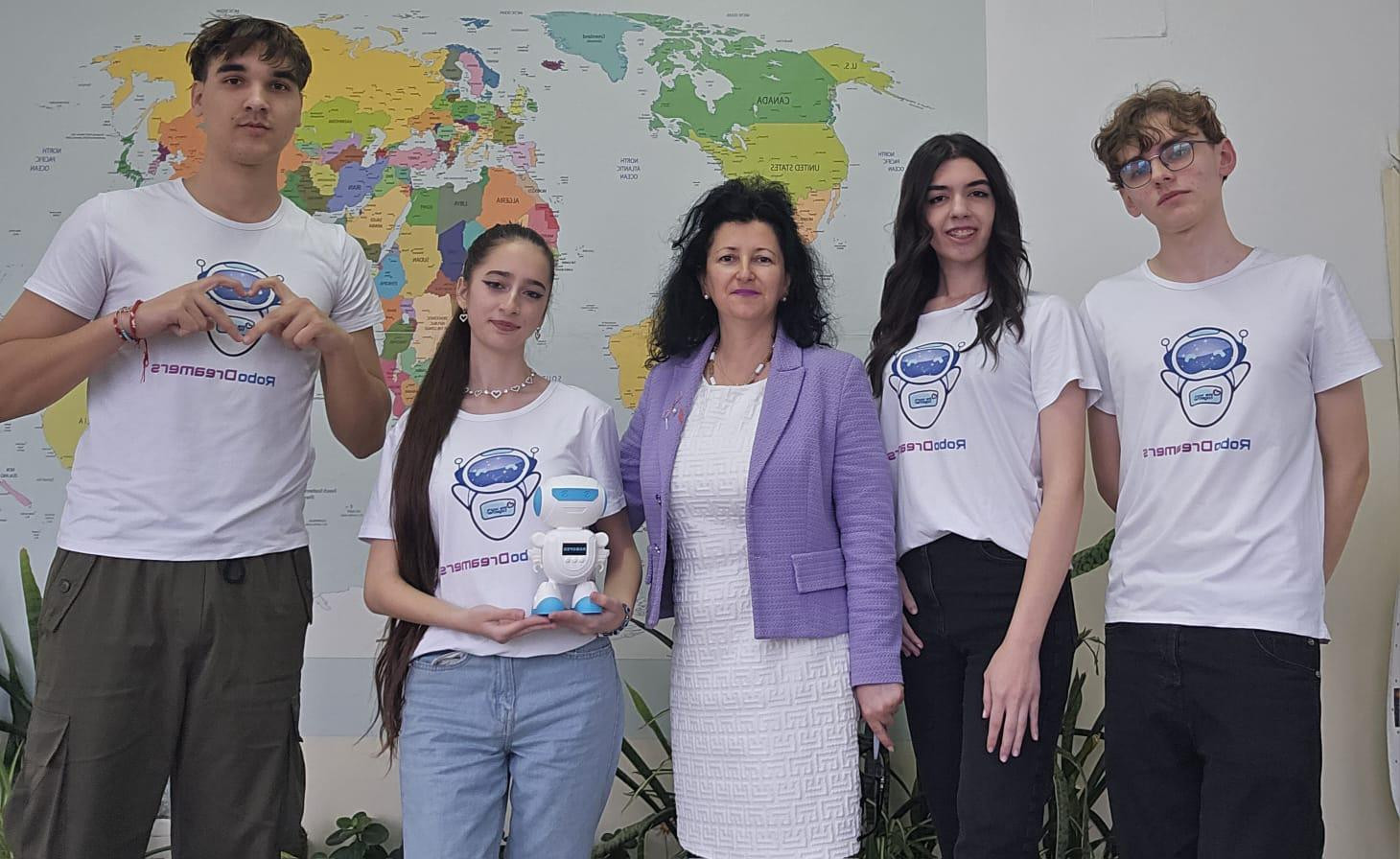 (P) Un robot logoped pentru copii a c&acirc;știgat competiția Solve for Tomorrow de anul acesta