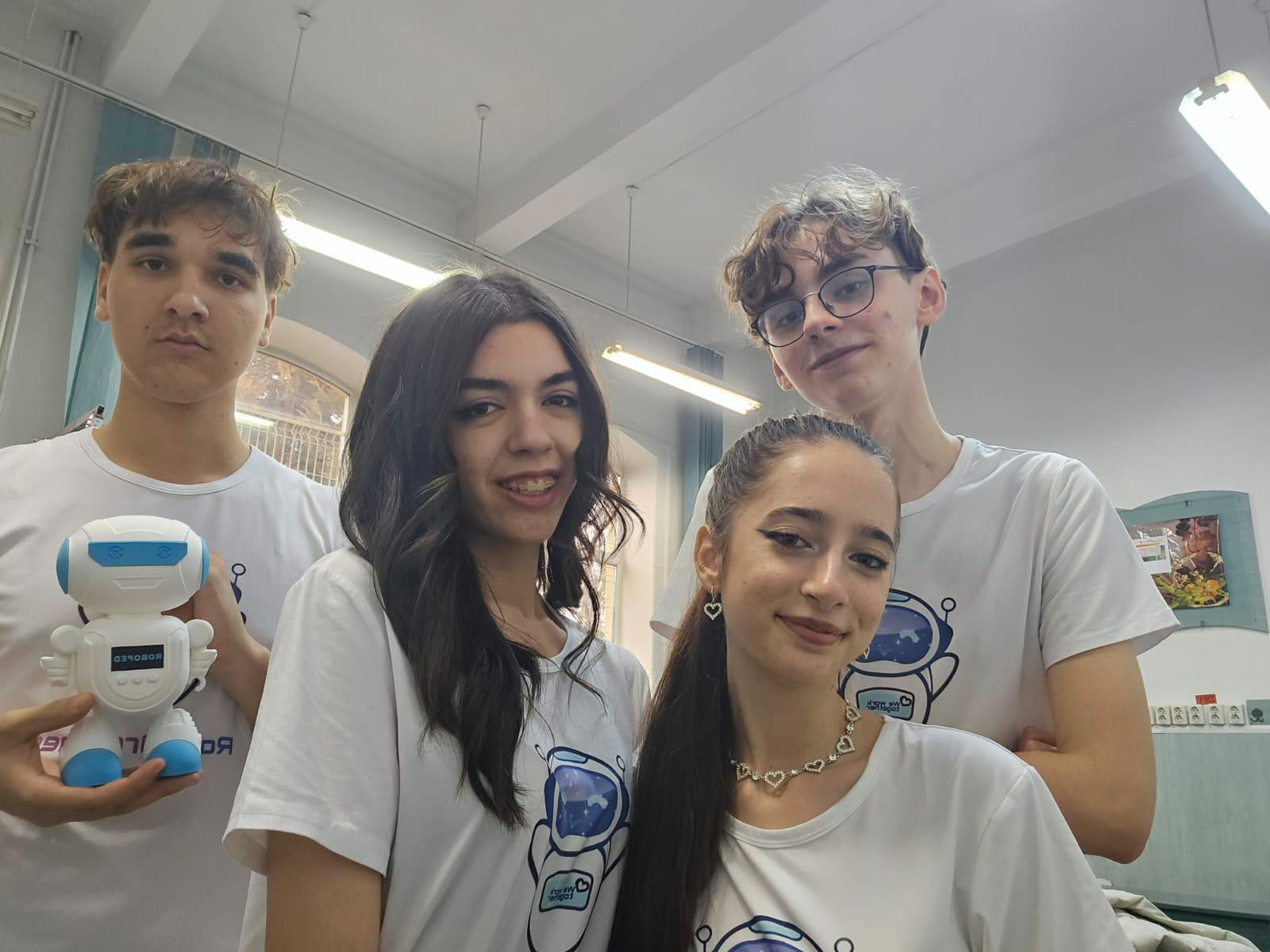 (P) Un robot logoped pentru copii a c&acirc;știgat competiția Solve for Tomorrow de anul acesta