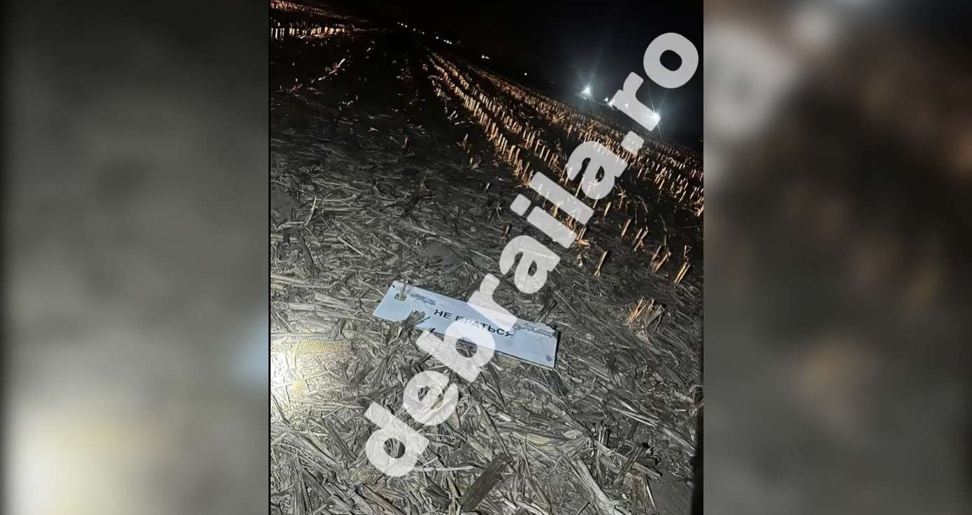 Primele imagini cu rămășițele dronei căzute în Brăila. Ce este inscripționat pe ele | FOTO