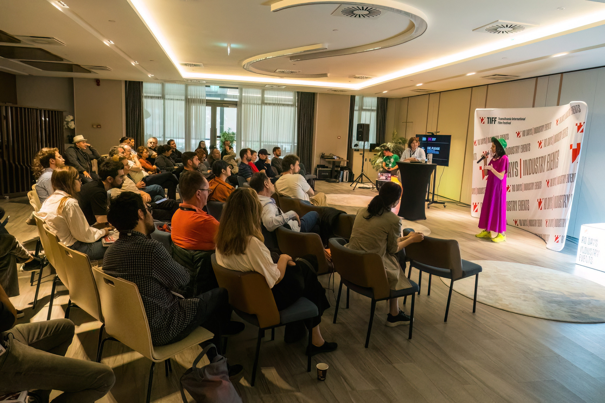 Creatorii români de seriale se pot înscrie la Drama Room