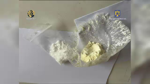 Droguri găsite într-un cămin studențesc din Cluj-Napoca. Câți bani avea în cameră studentul arestat pentru trafic