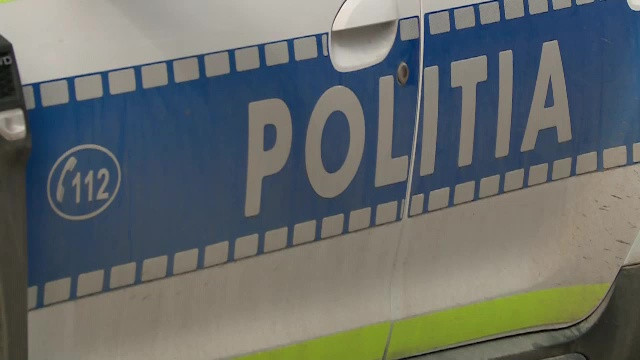 Scene de coșmar la Călimănești. Un individ a amenințat cu drujba tinerii care făceau gălăgie, apoi a tăiat două bănci