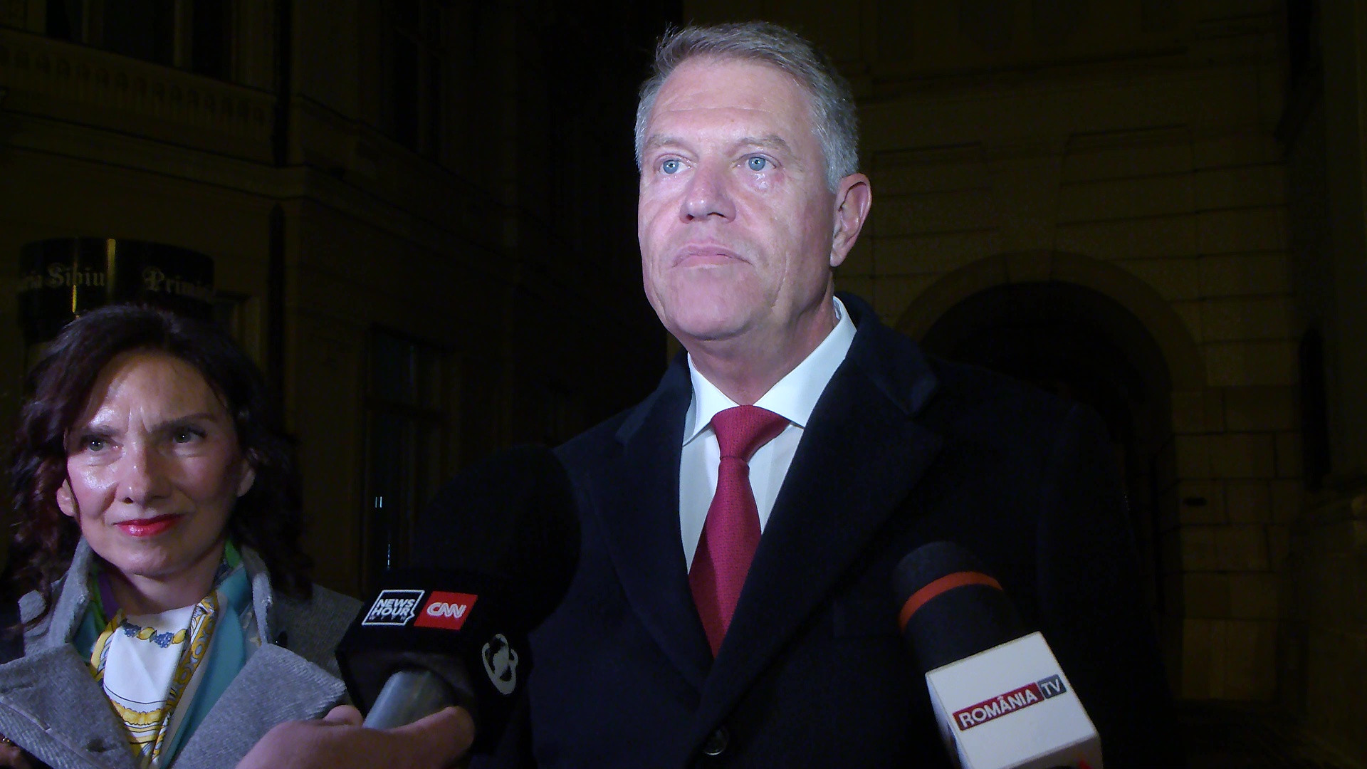 VIDEO și FOTO. Cum s-a îmbrăcat Carmen Iohannis la slujba de Înviere din Sibiu, de Paștele catolic