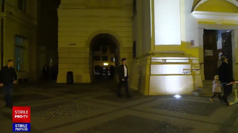 Cum s-a îmbrăcat Carmen Iohannis la slujba de Înviere din Sibiu, de Paștele catolic