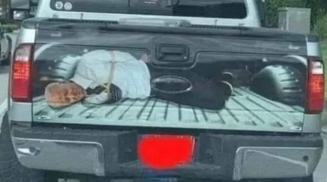 Trump publică o imagine în care Biden apare legat la mâini și la picioare. „Prostii pe care le postezi când îndemni la măcel”