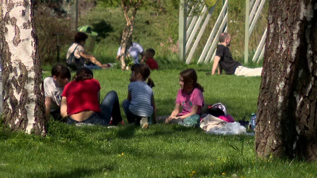 Weekendul acesta, cel mai cald din ultimii 70 de ani. De marți, temperaturile vor scădea și cu 15 grade în unele zone