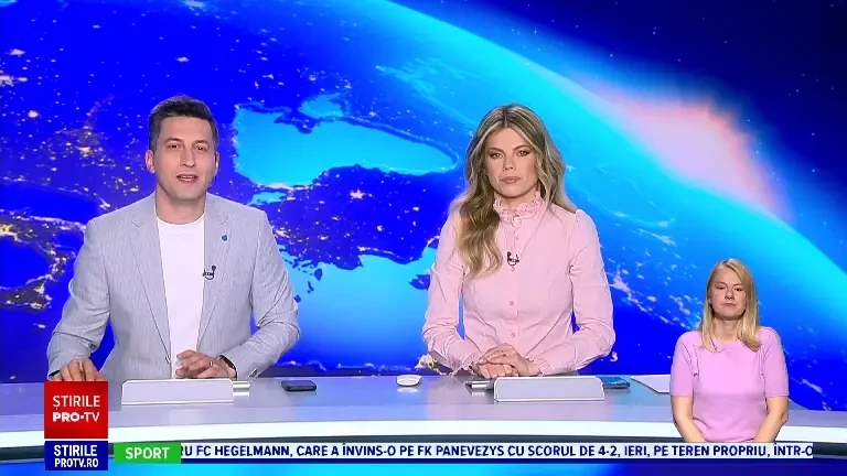 Papa Francisc, adus în cărucior în Bazilica Sf. Petru, de Paștele Catolic. Pontiful are probleme de mobilitate