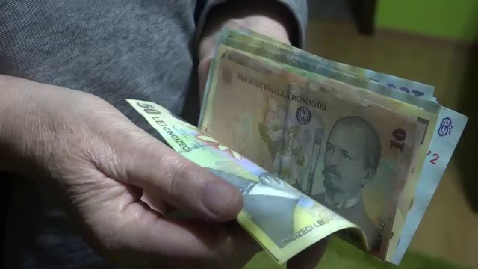 Milioane de români primesc 250 de lei pe card. Anunț oficial de la ministrul Investițiilor